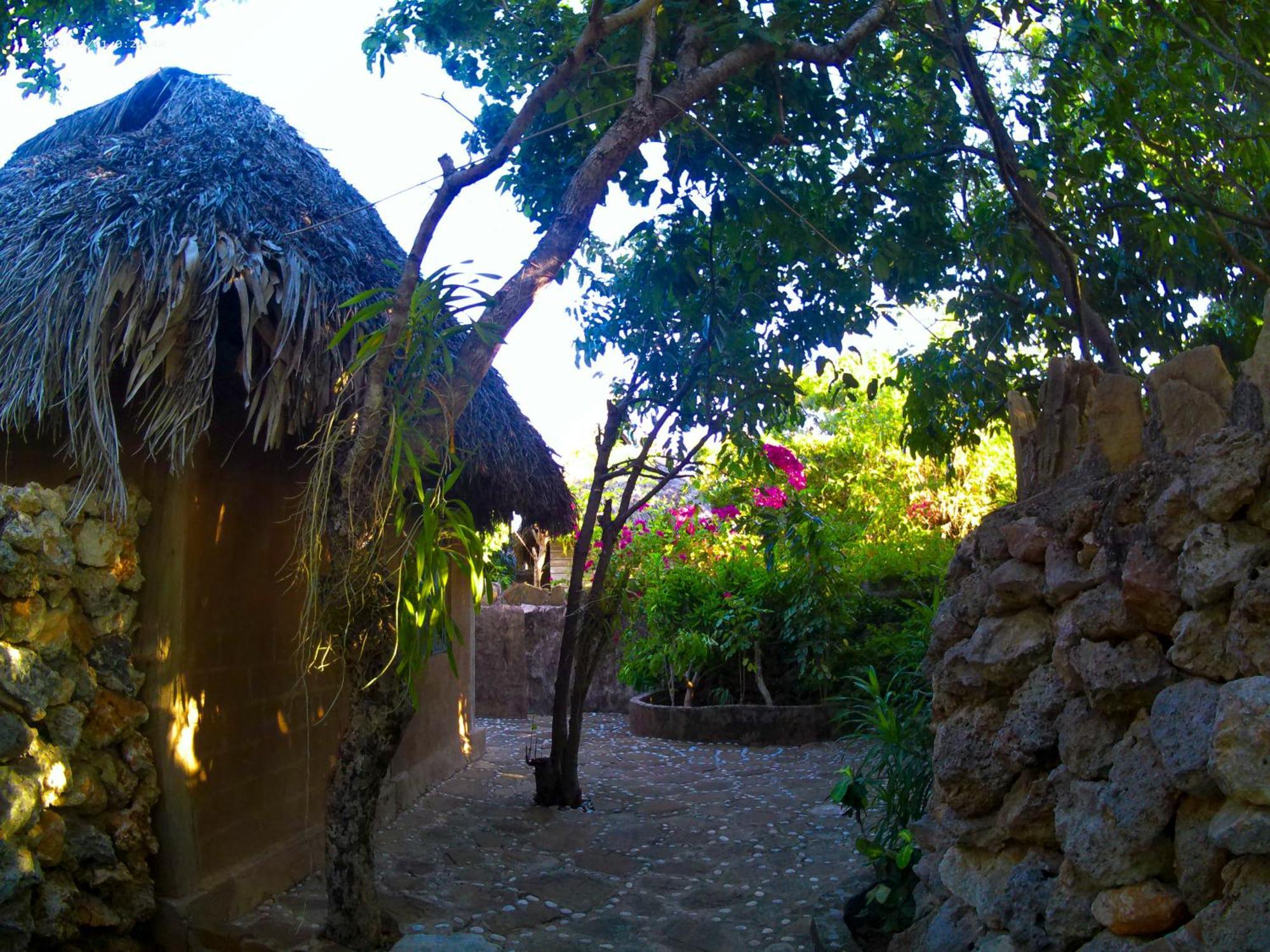 Utopia Rote Lodge Nembrala Bagian luar foto