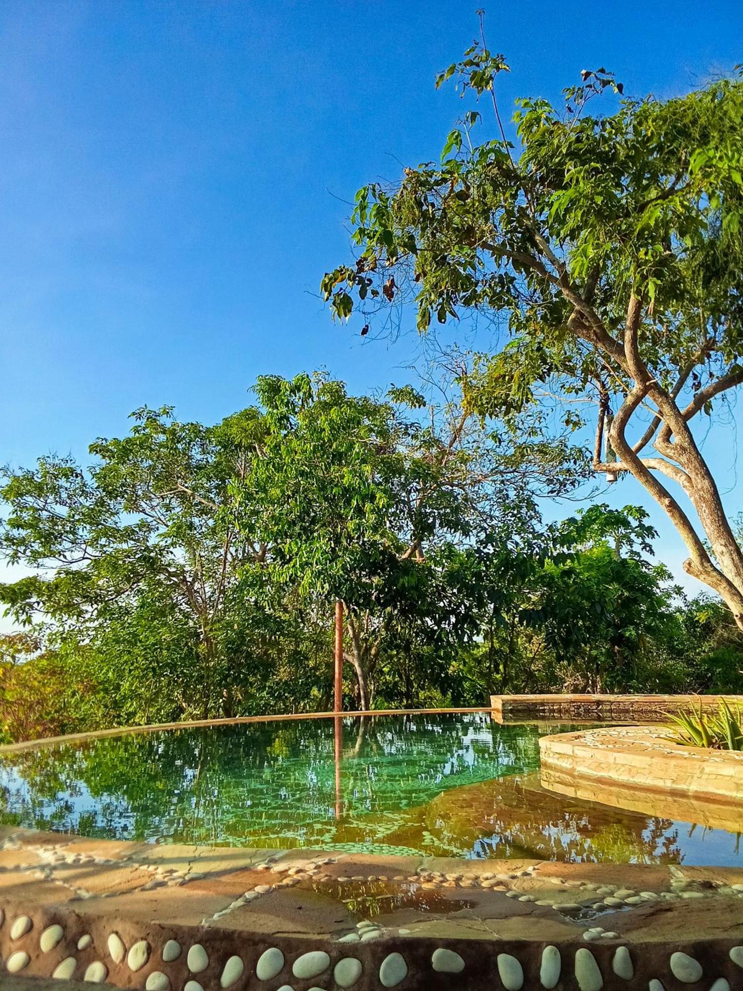 Utopia Rote Lodge Nembrala Bagian luar foto